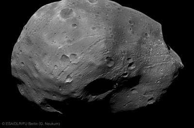 Mars Express close flybys of martian moon Phobos