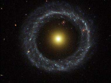 Image: A strange ring galaxy