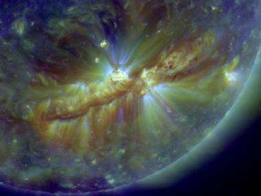 Image: Crackling with solar flares