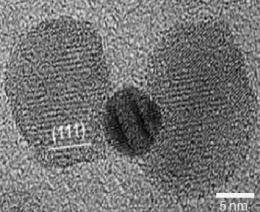 Like little golden assassins, 'smart' nanoparticles identify, target and kill cancer cells
