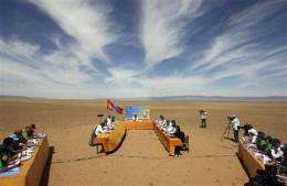 Mongolian Cabinet holds meeting in Gobi desert (AP)