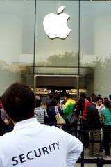 More than 200,000 Apple iPhone 4s have been sold in China within days of going on sale