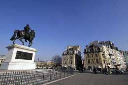 Place Dauphine square (in the background), in the middle of the Pont Neuf. At left, the equestrian statue of Henri IV