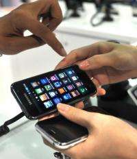 Samsung Electronics dismissed claims by Apple that all smartphones suffer dropped signals when held in a certain way