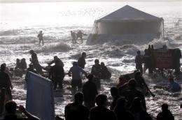 Surf contest reminds bystanders of sea's power (AP)