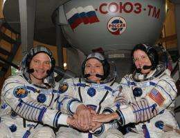 US astronaut Doug Wheelock (L), Russian cosmonaut Fyodor Yurchikhin (C), and US astronaut Shannon Walker (R)