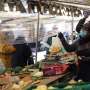 France bans plastic packaging of fruit and vegetables thumbnail