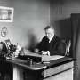 Radio made the famous Finnish composer Jean Sibelius an international
media figure, researchers say